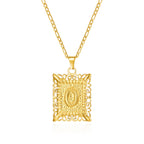 Kaulakoru, jossa on suorakulmainen riipus ja kirjain o