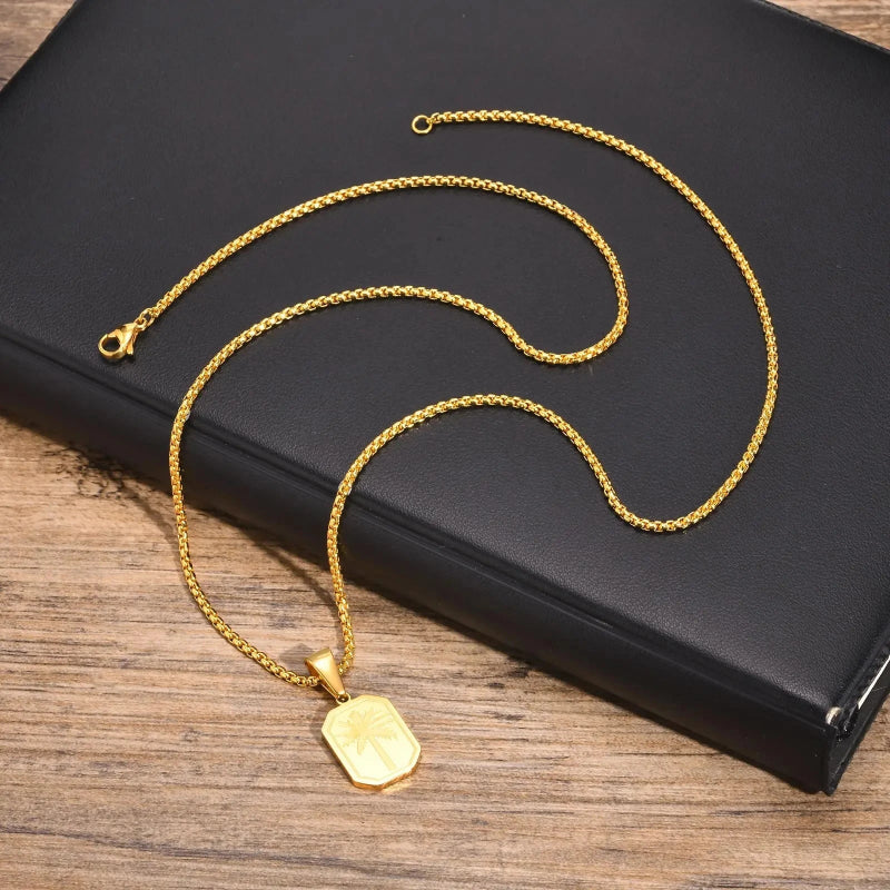 Kaulakoru suorakaiteen muotoisella palmu-riipuksella kullattu