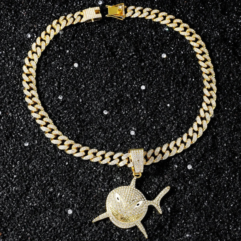 Kaulakoru kultaisella strassihain riipuksella