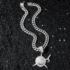 Kaulakoru hopeisella strassihain riipuksella