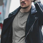 Miesten hopeanvärinen kaulakoru hain riipuksella