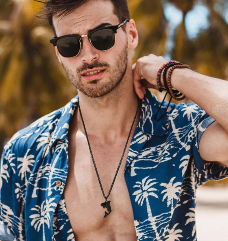 Miesten musta kaulakoru hain riipuksella