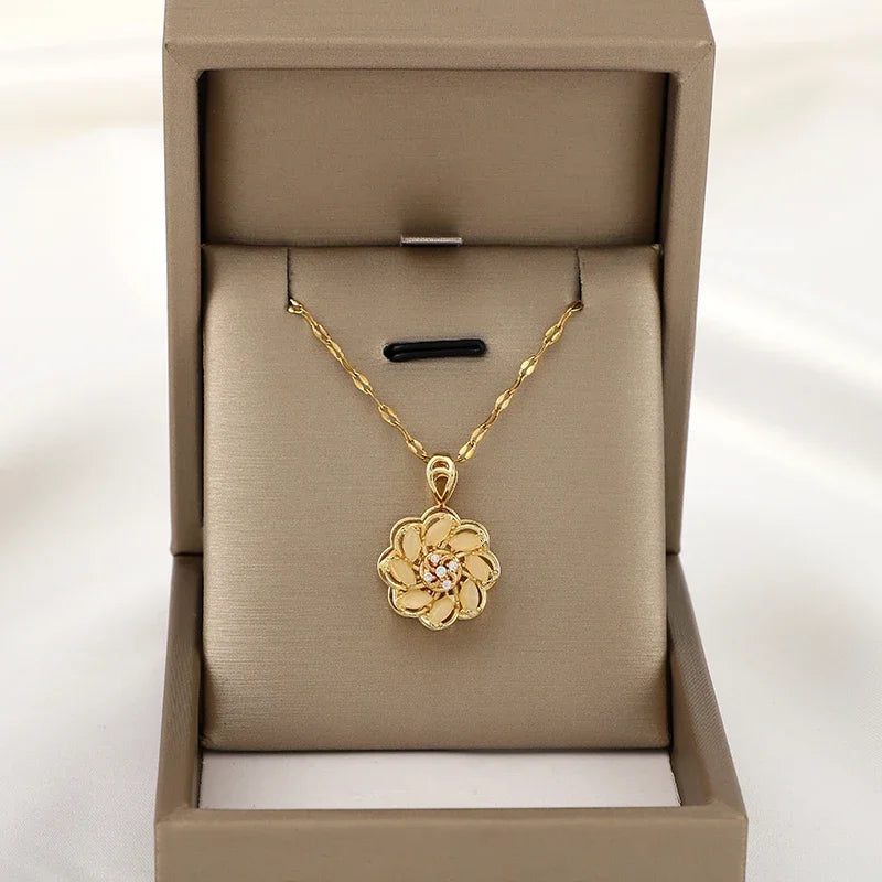 Kaulakoru, jossa pyörivä kukka-anti-stress-riipus