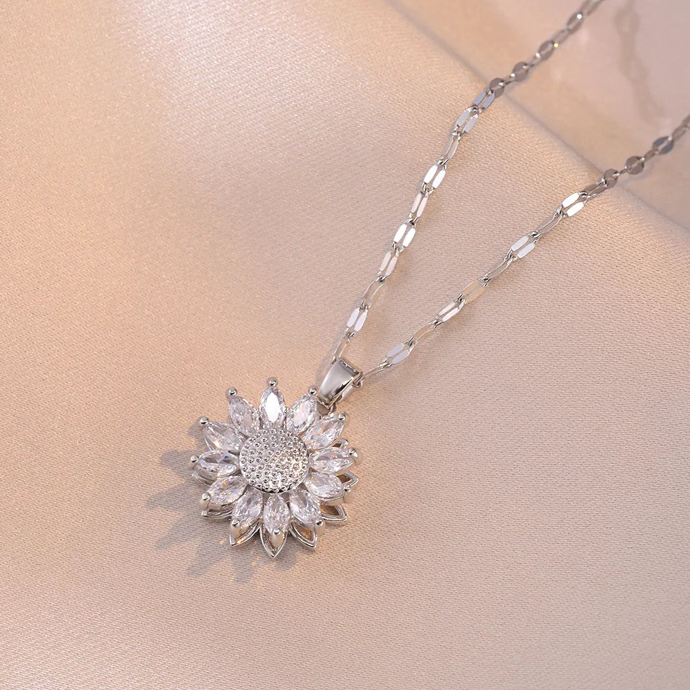 Kaulakoru, jossa on pyörivä kukkakuvioinen zirkon-riipus ahdistusta vastaan hopea