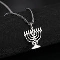 Kaulakoru, jossa on juutalainen symbolinen Menorah-riipus