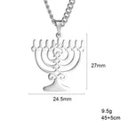 Kaulakoru, jossa on juutalainen symbolinen Menorah-riipus