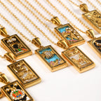 Kaulakoru Tarot-riipuksella 