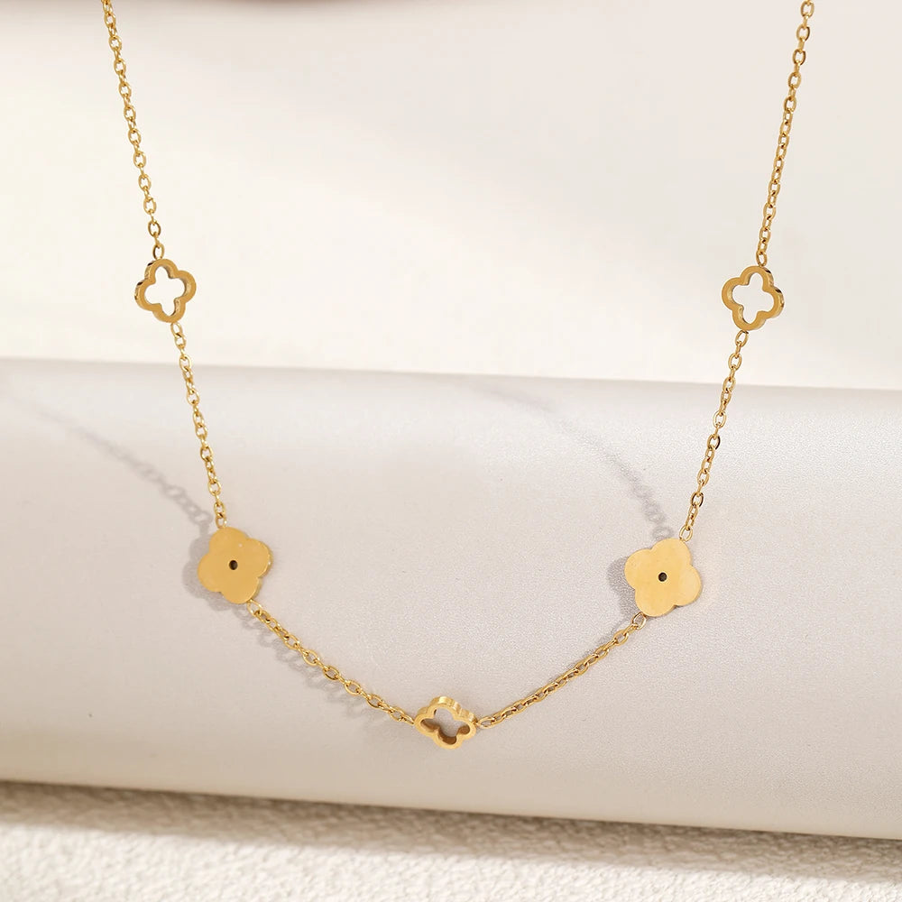 Kaulakoru nelilehtisellä apilariipuksella kulta