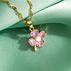 Kaulakoru värillisellä nelilehtisellä apilariipuksella 