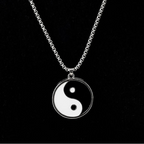 Kaulakoru mustavalkoisella Yin Yang -riipuksella