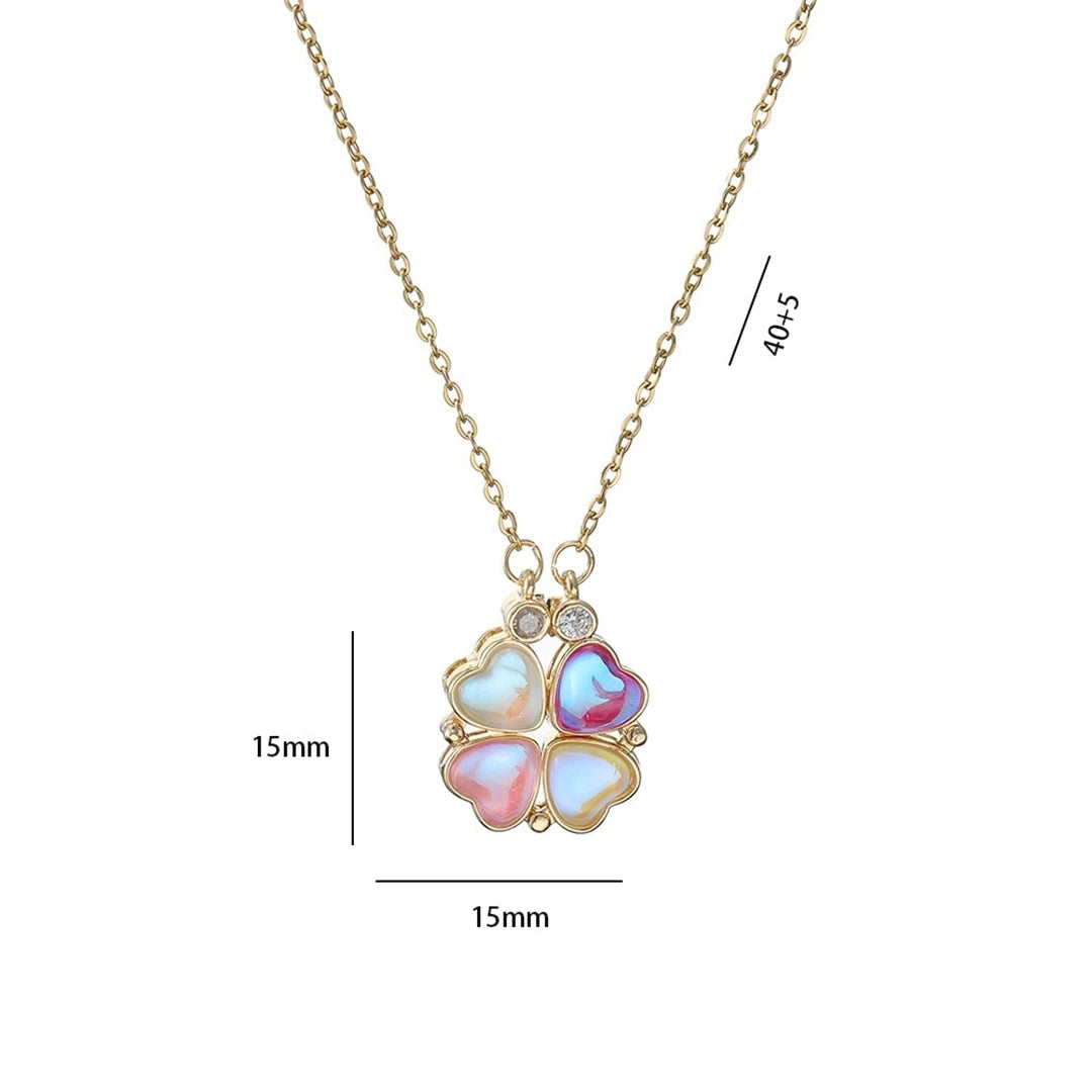 Kaulakoru sydän- ja nelilehtisen apilan riipuksilla naisille