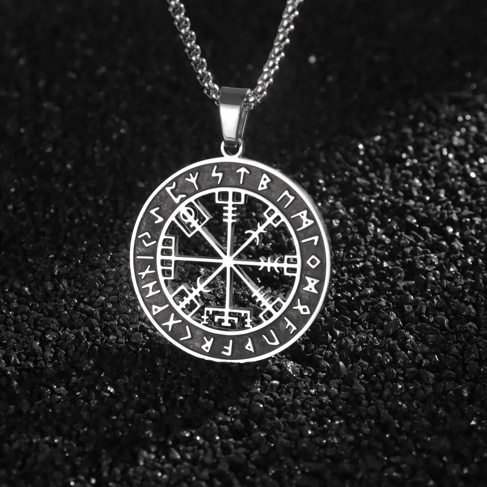 Vegvisir-kompassi kaulakoru mustalla viikinki-riipuksella
