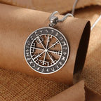 Vegvisir-kompassi kaulakoru musta-hopeisella viikinki-riipuksella