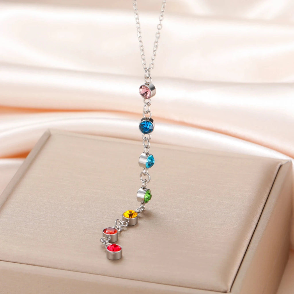Suojakaulakoru, jossa pitkä riipus ja 7 chakran kiviä hopea