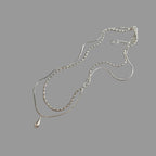 Kaksoiskaulakoru pisaranmuotoisella riipuksella