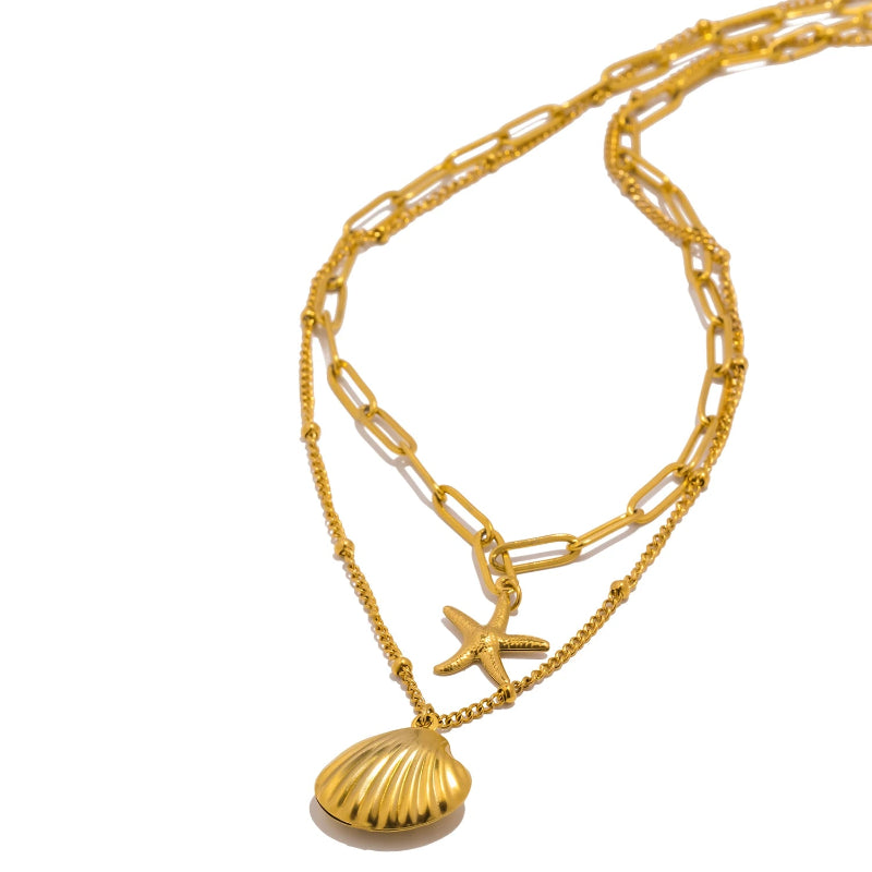 Kaksirivinen kaulakoru, jossa simpukkariipukset, kampasimpukka ja meritähti