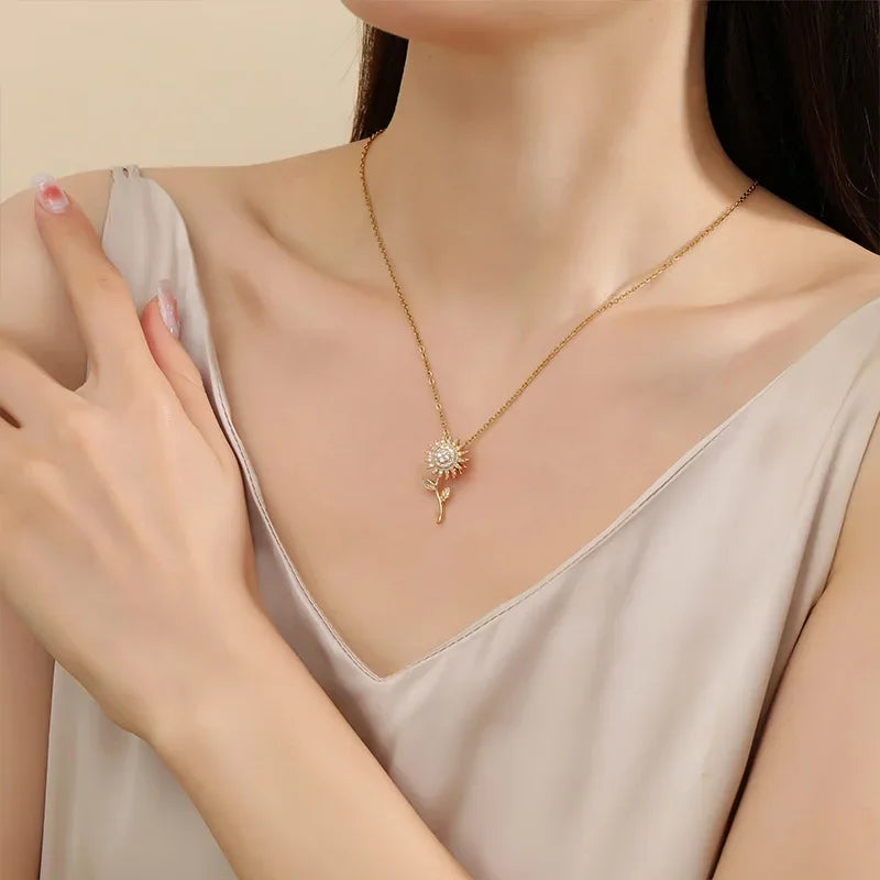 Tyylikäs kaulakoru, jossa pitkä auringonkukkariipus