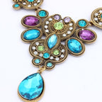 Monivärinen etninen kaulakoru