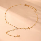 Pitkä kaulakoru, jossa nelilehtinen apila ja zirkoni kulta