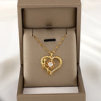 Kaulakoru, jossa sydän- ja kukkariipus, pyörivä stressinpoistaja