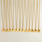 Riipus kaulakorulla syntymäkivellä