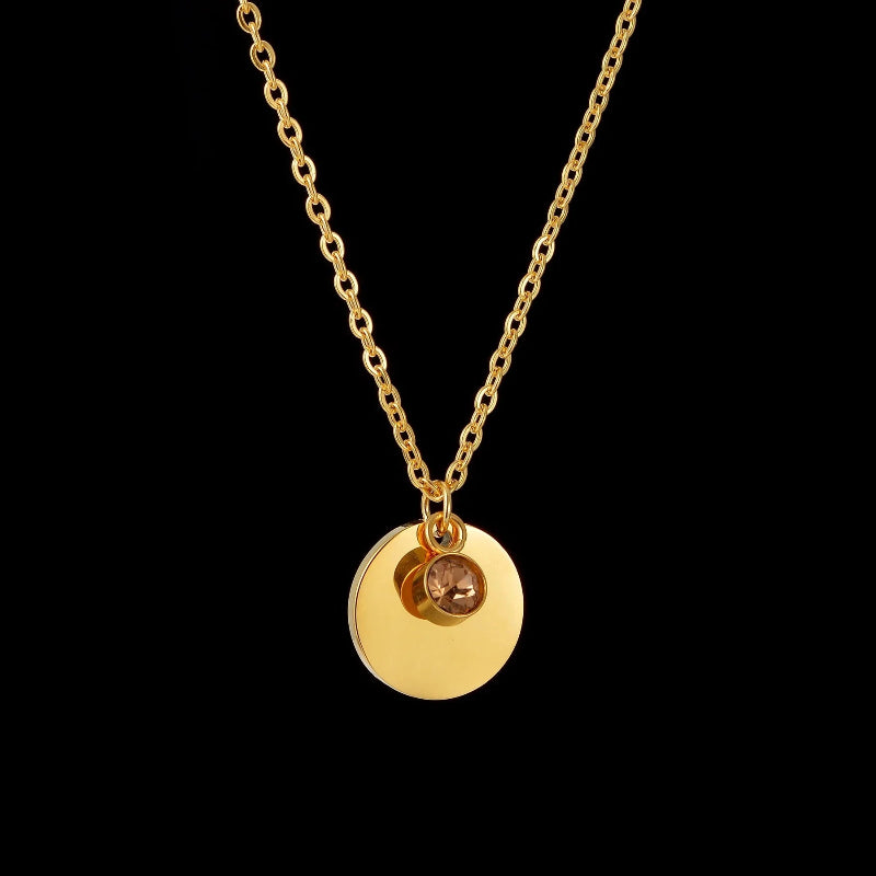 Riipus kaulakorulla syntymäkivellä