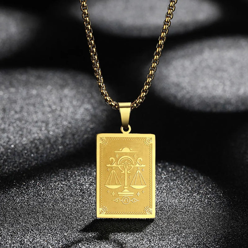 Kaulakoru riipuksella ja horoskooppimerkki