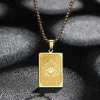 Kaulakoru riipuksella ja horoskooppimerkki