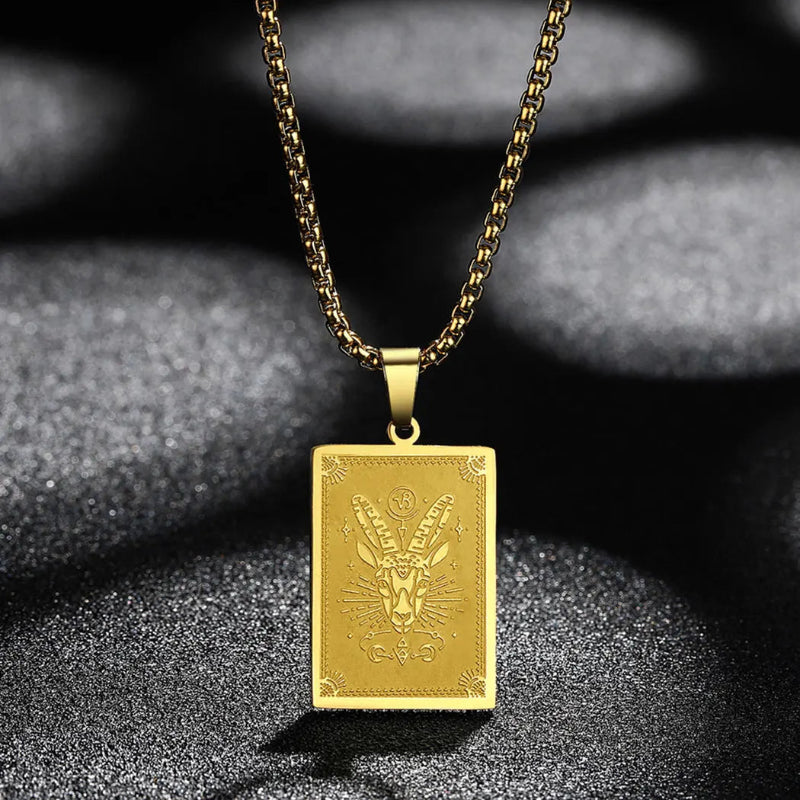 Kaulakoru riipuksella ja horoskooppimerkki