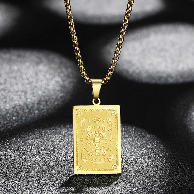 Kaulakoru riipuksella ja horoskooppimerkki