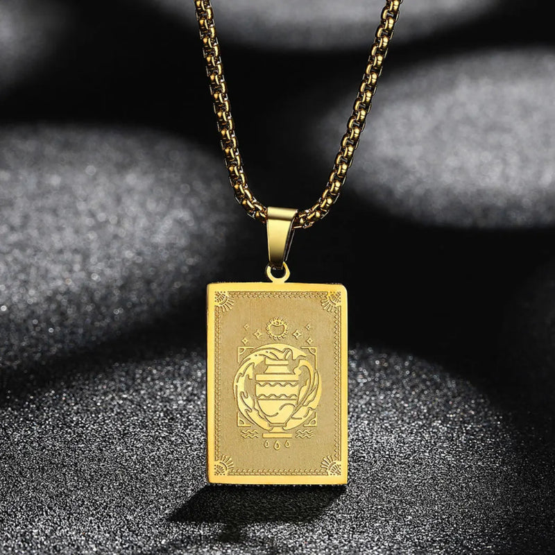 Kaulakoru riipuksella ja horoskooppimerkki