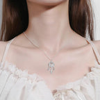 Unelmakuvioiden kaulakoru