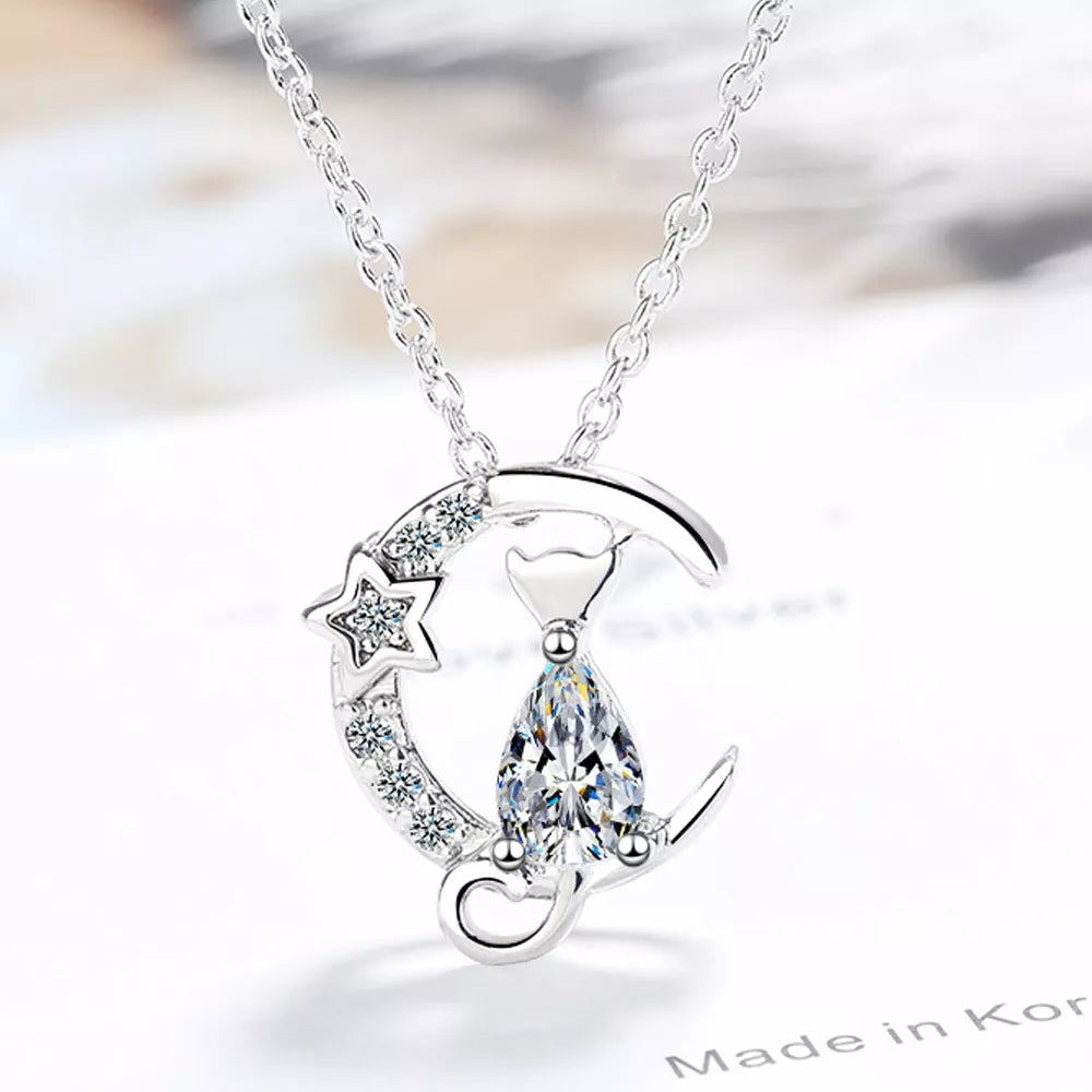 Hopeinen kissariipus zirkonilla