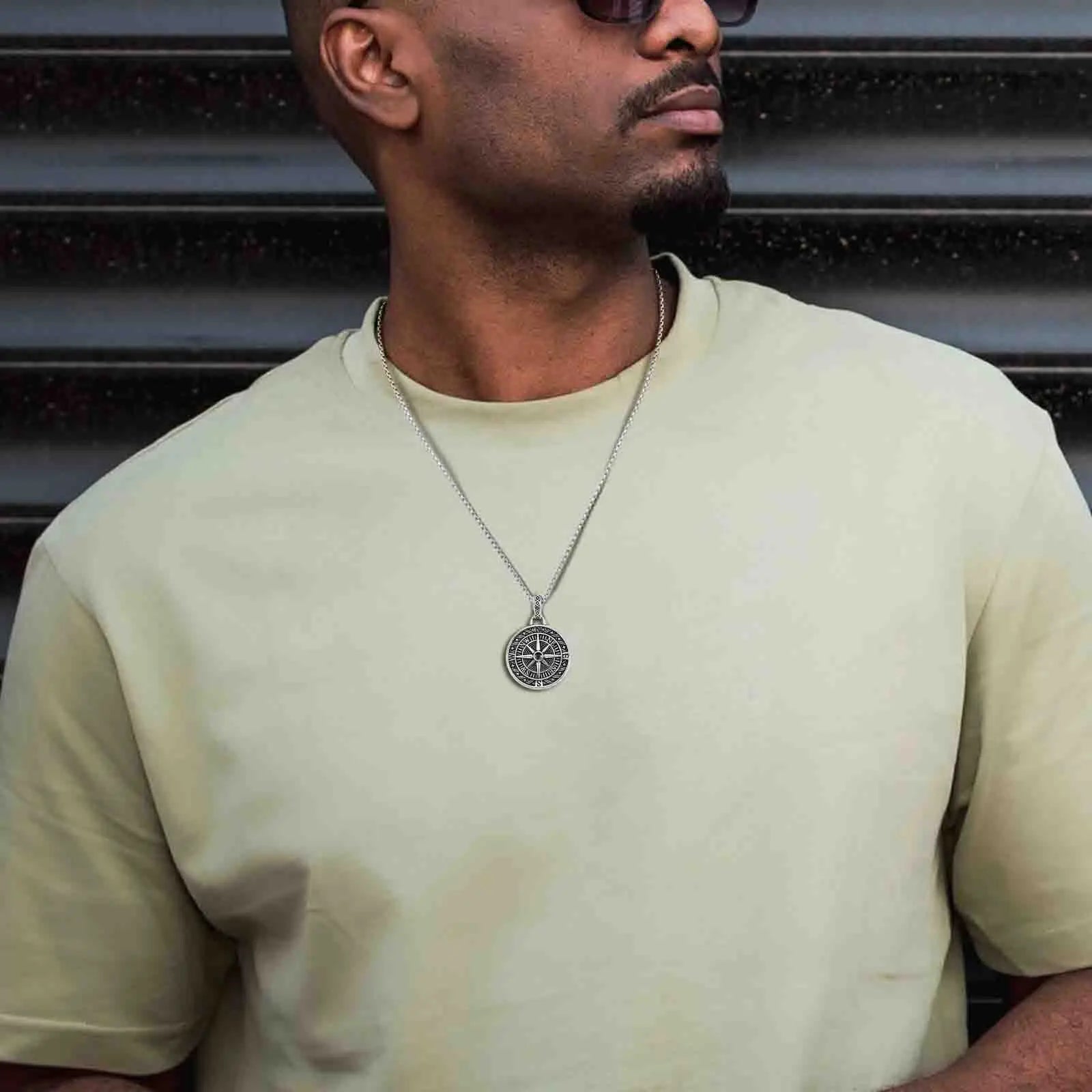 Miesten kompassiriipus, merellinen suunnannäyttäjä