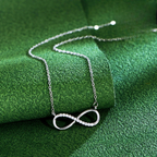 Ikuisuus-zirkonikoristeinen riipuskaulakoru