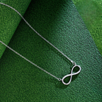 Ikuisuus-zirkonikoristeinen riipuskaulakoru