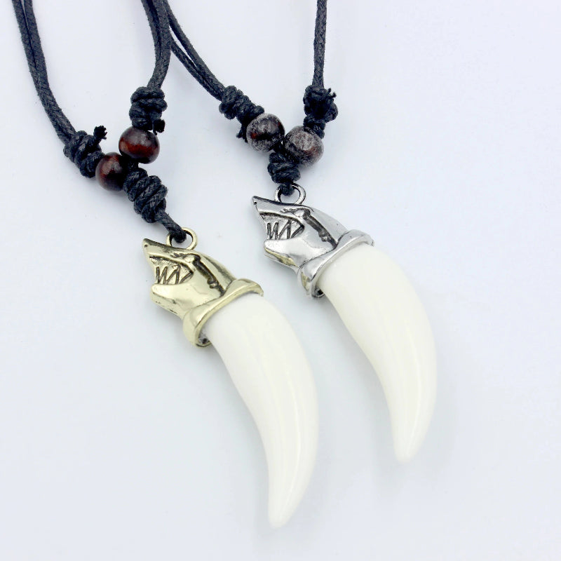 Kaulakoru Riipus Hainhampaan kulta