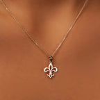 Kaulakoru & riipus Fleur de Lys ketju & hopeinen medallion