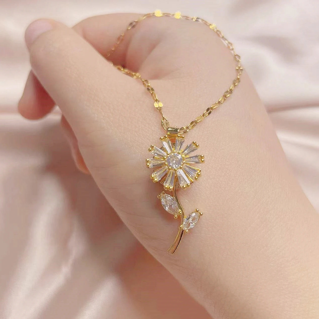 Kultainen pyörivä auringonkukkariipus kaulakorussa, stressiä lievittävä