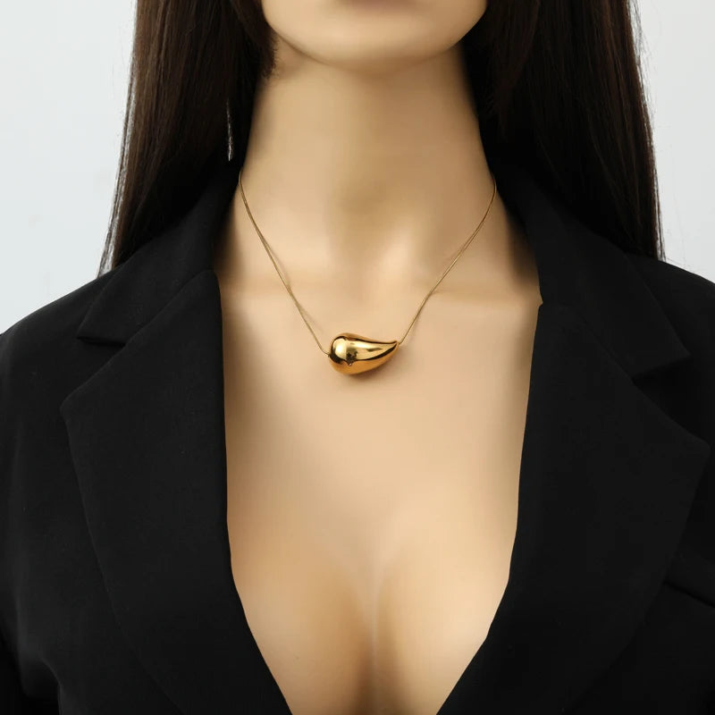 Kultainen vesipisaran riipuskaulakoru tyyli 2