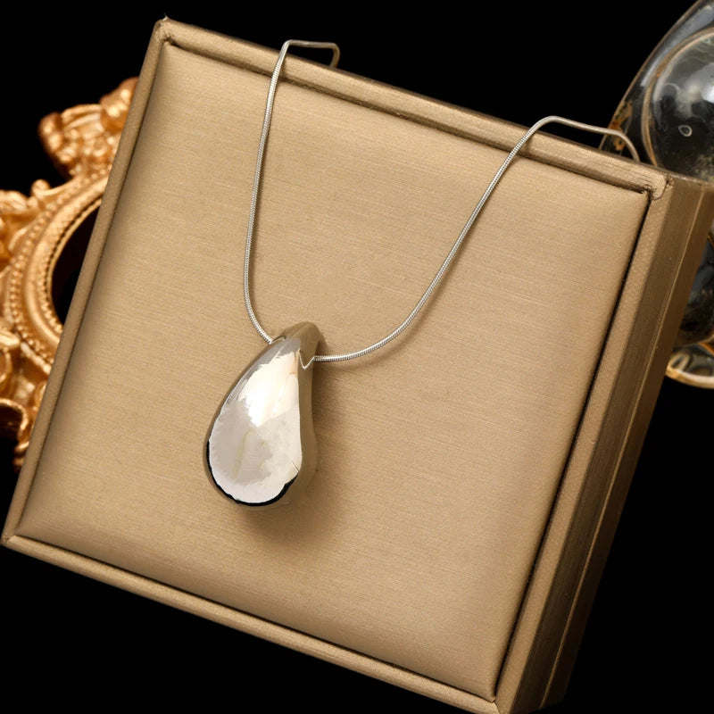 Hopeinen vesipisaran riipuskaulakoru tyyli 1