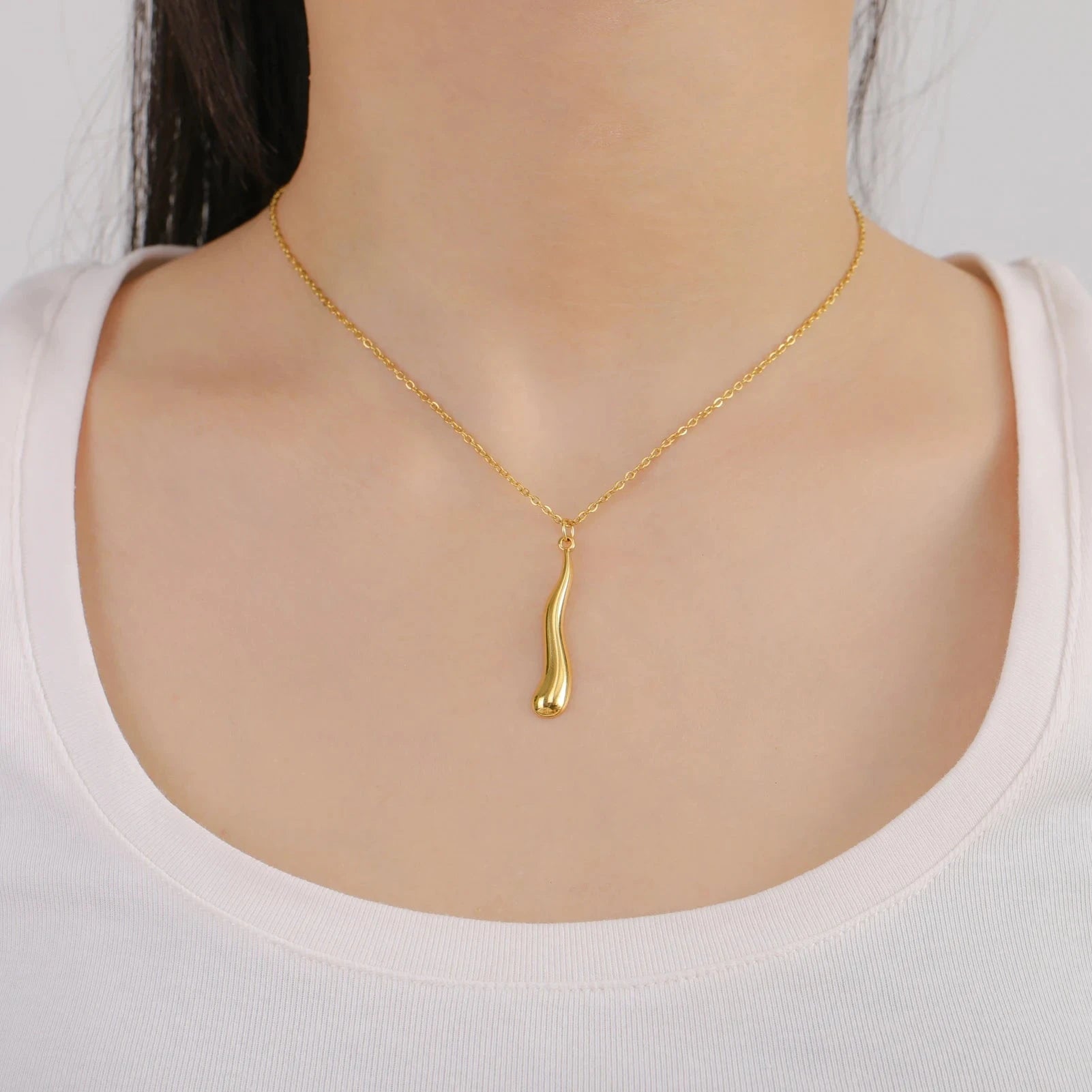 Epäsymmetrinen vesipisara-riipus kulta