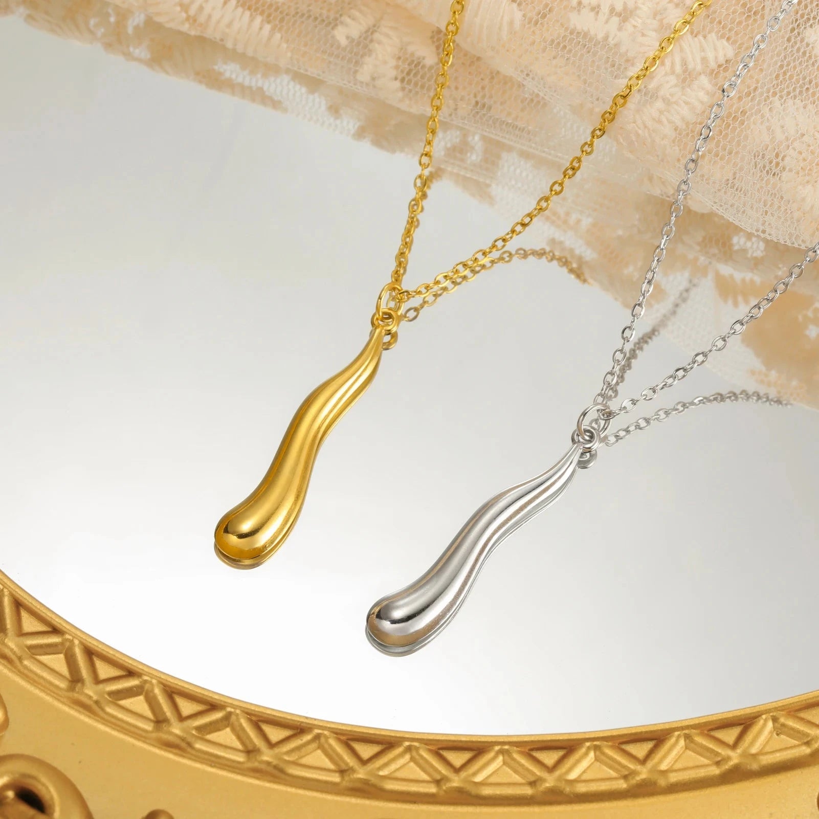 Epäsymmetrinen vesipisara-riipus kulta