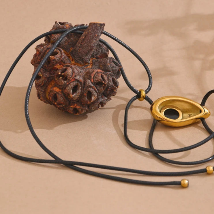 Vesipisaran riipuskaulakoru boheemi tyyli kulta