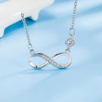 Naisille suunnattu hopeinen ikuisuuden zirkonriipuskaulakoru