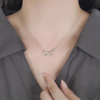 Naisille suunnattu hopeinen ikuisuuden zirkonriipuskaulakoru