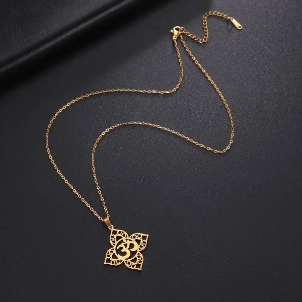 Riipuskaulakoru Om Buddhalaisuus