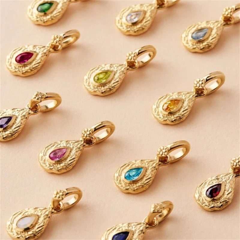 Värillinen syntymäkiviriipus kaulakoruun