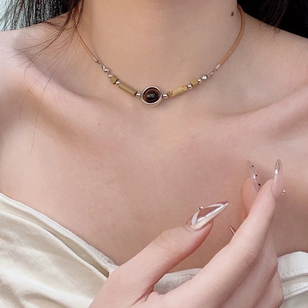 Tiikerinsilmä kaulakoru kaulapannan riipuksella