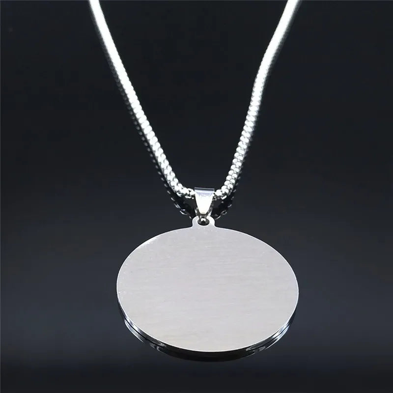 Kaulakoru, jossa aurinko- ja kuu-riipus Yin Yang